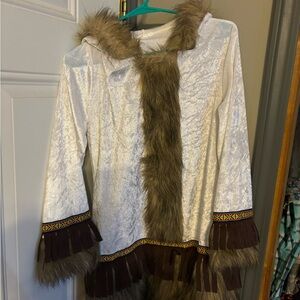 Women’s winter costume, small